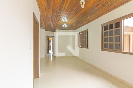 Sala de casa à venda com 2 quartos, 380m² em Rio Branco, Canoas