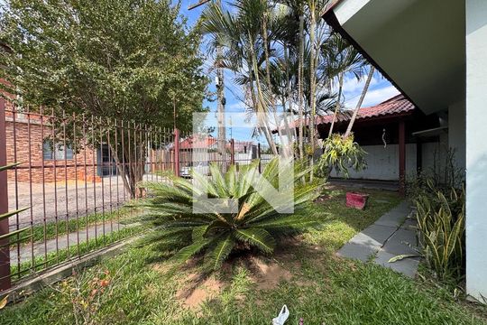 Quintal de casa à venda com 3 quartos, 200m² em Campestre, São Leopoldo