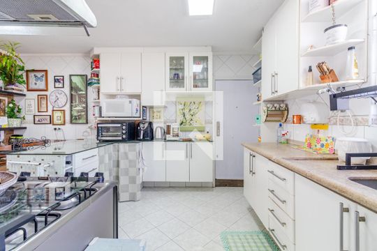 Cozinha de apartamento à venda com 3 quartos, 124m² em Pinheiros, São Paulo