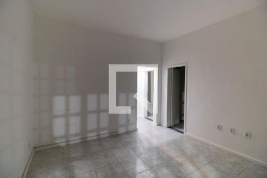 Sala de casa à venda com 2 quartos, 150m² em Piratininga, Niterói