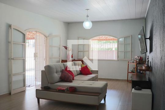 Casa à venda com 3 quartos, 450m² em Serra Grande, Niterói