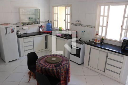Cozinha de casa à venda com 3 quartos, 450m² em Serra Grande, Niterói