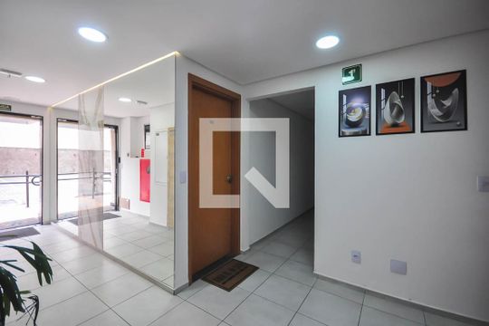 Hall Social de apartamento à venda com 2 quartos, 45m² em Vila Suzana, São Paulo