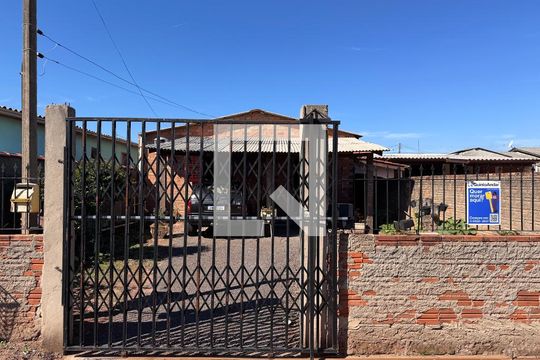 Fachada de casa à venda com 2 quartos, 200m² em Campina, São Leopoldo