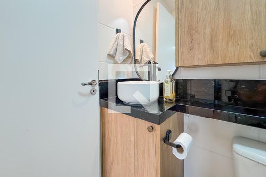 Banheiro de apartamento à venda com 2 quartos, 33m² em Cambuci, São Paulo