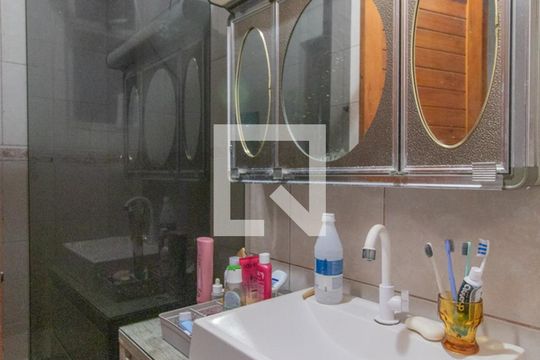 Banheiro de apartamento à venda com 2 quartos, 52m² em Vila Nova, Porto Alegre