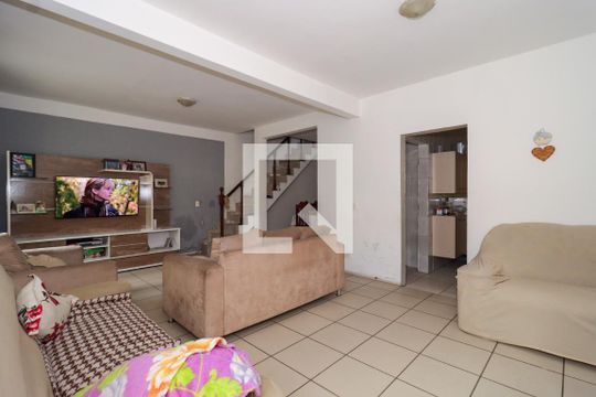 Casa para alugar com 3 quartos, 250m² em Jardim Trianon, Taboão da Serra