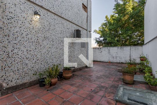 Área externa de apartamento para alugar com 2 quartos, 60m² em Petrópolis, Porto Alegre
