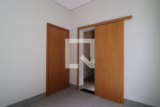  Suíte de casa de condomínio para alugar com 4 quartos, 218m² em Granja Marileusa, Uberlândia