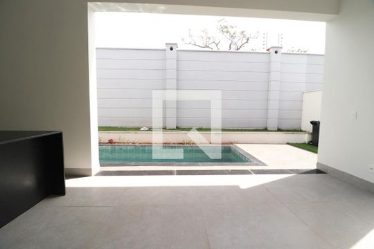 Piscina de casa de condomínio para alugar com 4 quartos, 218m² em Granja Marileusa, Uberlândia