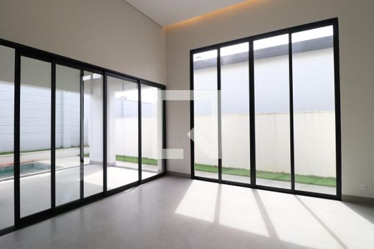 Sala de casa de condomínio para alugar com 4 quartos, 218m² em Granja Marileusa, Uberlândia