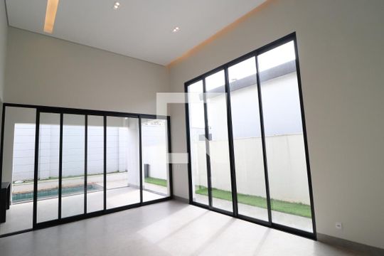 Casa de Condomínio para alugar com 4 quartos, 218m² em Granja Marileusa, Uberlândia