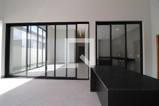 Varanda gourmet de casa de condomínio para alugar com 4 quartos, 218m² em Granja Marileusa, Uberlândia
