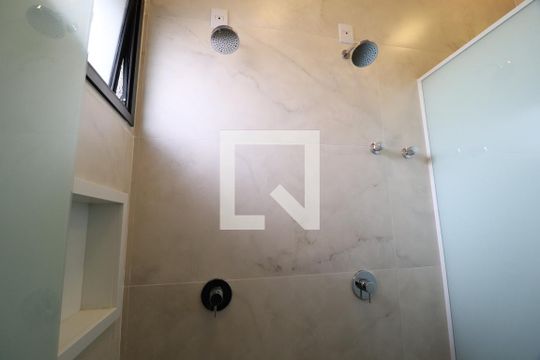 Banheiro Suíte 4 de casa de condomínio para alugar com 4 quartos, 218m² em Granja Marileusa, Uberlândia