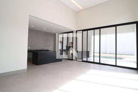 Sala de casa de condomínio para alugar com 4 quartos, 218m² em Granja Marileusa, Uberlândia
