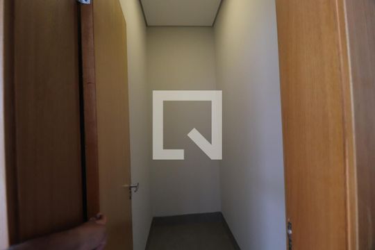 Dispensa de casa de condomínio para alugar com 4 quartos, 218m² em Granja Marileusa, Uberlândia