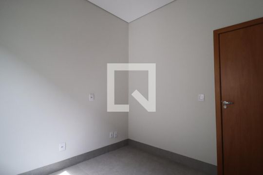 Suíte de casa de condomínio para alugar com 4 quartos, 218m² em Granja Marileusa, Uberlândia