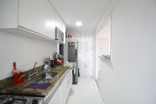Cozinha de apartamento para alugar com 2 quartos, 75m² em Jacarepaguá, Rio de Janeiro