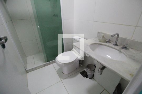 Banheiro social de apartamento para alugar com 2 quartos, 75m² em Jacarepaguá, Rio de Janeiro