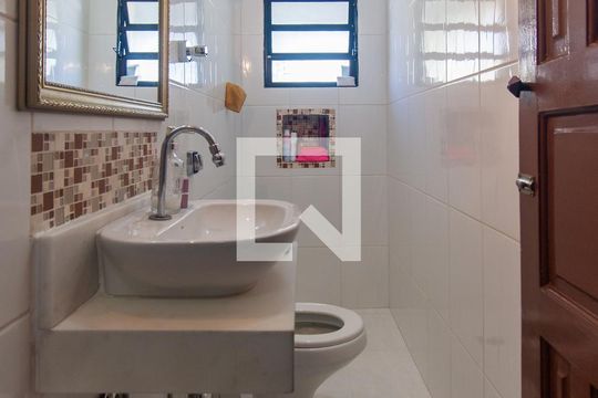 Lavabo de casa à venda com 3 quartos, 200m² em Vila Sao Domingos, São Paulo