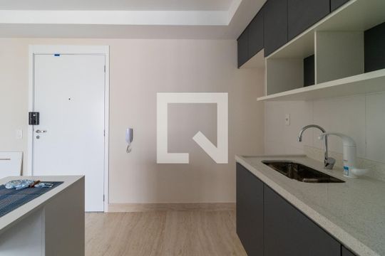 Cozinha de apartamento para alugar com 2 quartos, 81m² em Vila Romana, São Paulo