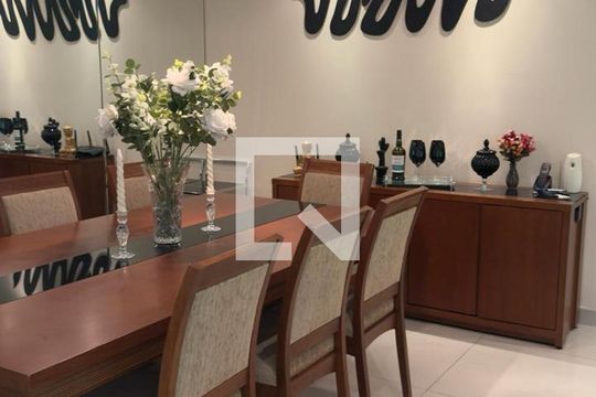 Sala de apartamento à venda com 4 quartos, 210m² em Moema, São Paulo
