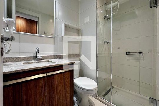 Banheiro de kitnet/studio para alugar com 0 quarto, 23m² em Brooklin Paulista, São Paulo