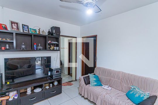 Sala de casa à venda com 4 quartos, 240m² em Jardim Peri, São Paulo