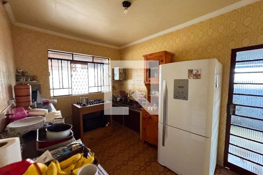 Cozinha de casa à venda com 3 quartos, 192m² em Jardim Vera Cruz, Contagem