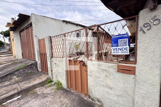 Fachada de casa à venda com 3 quartos, 192m² em Jardim Vera Cruz, Contagem