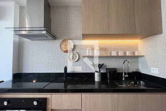 Cozinha de apartamento para alugar com 1 quarto, 42m² em Sumarezinho, São Paulo