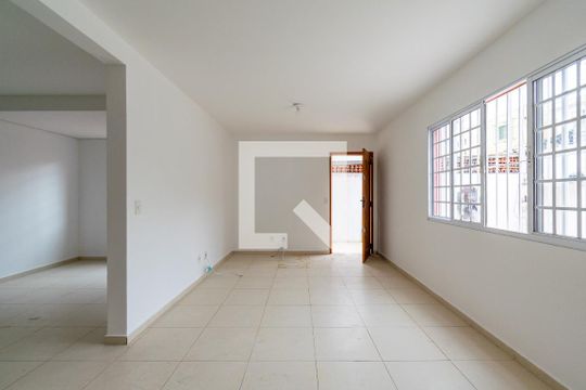 Casa à venda com 3 quartos, 206m² em Jardim Oriental, São Paulo