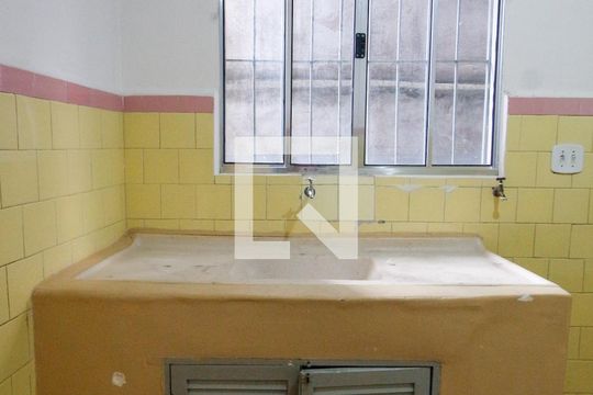 Cozinha de casa para alugar com 1 quarto, 60m² em Jardim Clementino, Taboão da Serra