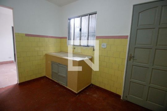Cozinha de casa para alugar com 1 quarto, 60m² em Jardim Clementino, Taboão da Serra