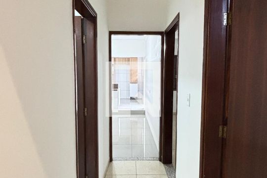 Corredor de casa à venda com 3 quartos, 162m² em Parque Oratório, Santo André