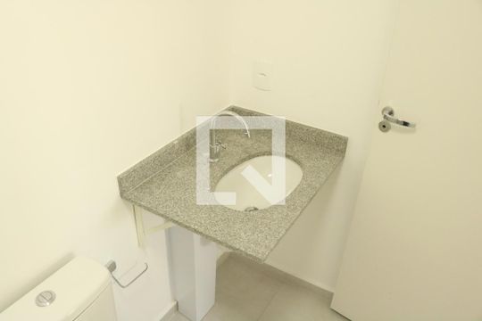 Banheiro de apartamento para alugar com 2 quartos, 41m² em Lapa, São Paulo