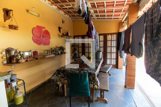Área externa de casa à venda com 3 quartos, 300m² em Itaipu, Niterói