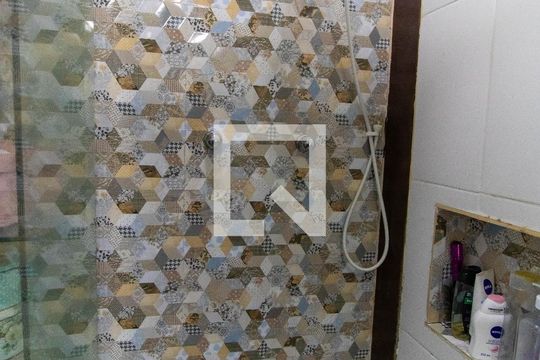 Banheiro da Suíte 1 de casa à venda com 3 quartos, 300m² em Itaipu, Niterói