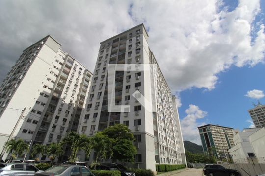 Fachada do bloco de apartamento para alugar com 2 quartos, 56m² em Recreio dos Bandeirantes, Rio de Janeiro