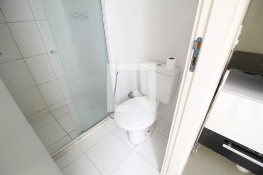 Banheiro de apartamento para alugar com 2 quartos, 56m² em Recreio dos Bandeirantes, Rio de Janeiro