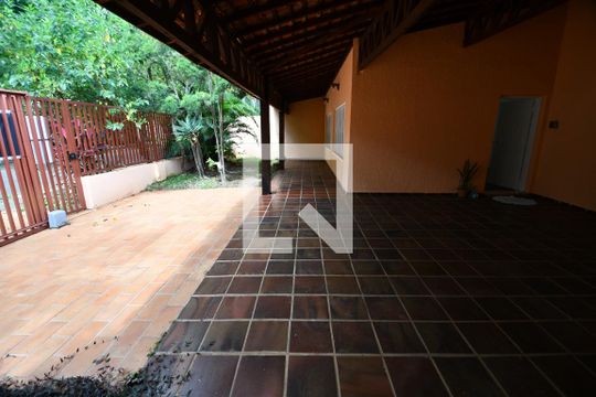 Garagem de casa para alugar com 3 quartos, 300m² em Cidade Universitária, Campinas