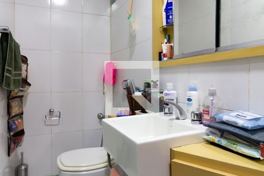 Banheiro da suíte de apartamento à venda com 3 quartos, 160m² em Copacabana, Rio de Janeiro