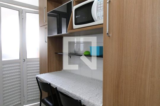 Cozinha de apartamento para alugar com 2 quartos, 55m² em Vila Gustavo, São Paulo