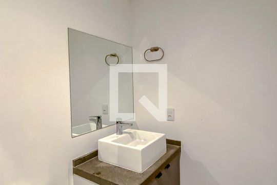 Banheiro de kitnet/studio para alugar com 1 quarto, 25m² em Vila Regente Feijó, São Paulo