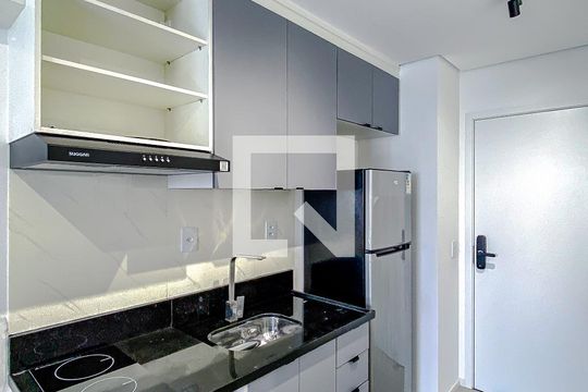 Cozinha de kitnet/studio para alugar com 1 quarto, 25m² em Vila Regente Feijó, São Paulo