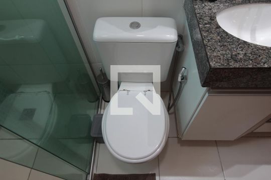 Banheiro Social de apartamento à venda com 3 quartos, 70m² em Glória, Belo Horizonte