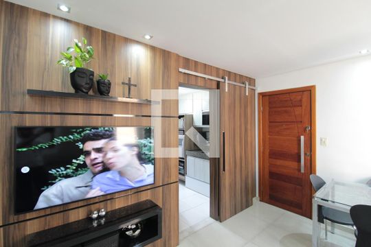 Sala de apartamento à venda com 3 quartos, 70m² em Glória, Belo Horizonte