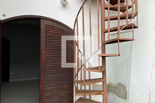 Área externa de casa para alugar com 4 quartos, 134m² em Jardim Munhoz, Guarulhos