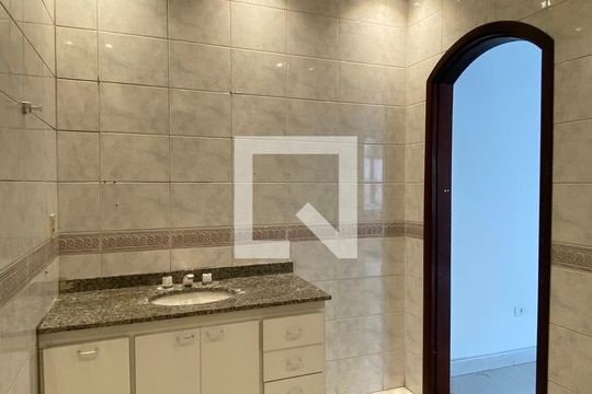 Banheiro suite de casa para alugar com 4 quartos, 134m² em Jardim Munhoz, Guarulhos