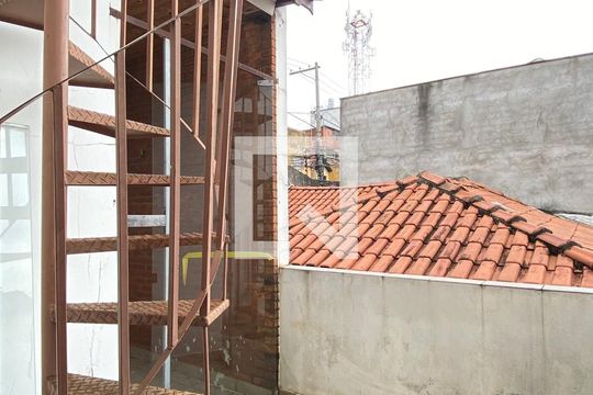 Área externa de casa para alugar com 4 quartos, 134m² em Jardim Munhoz, Guarulhos
